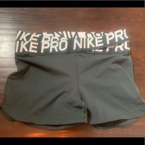 Nike pro woman shorts